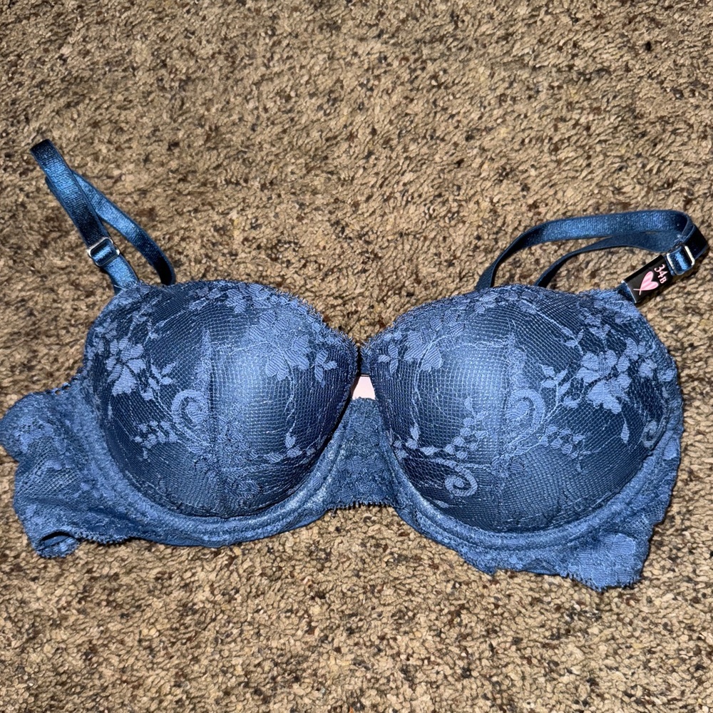 Victoria’s Secret dream angels lined demi bra 34B